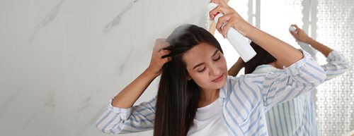 Свежа коса за секунди: Как да нанасяте правилно сух шампоан?