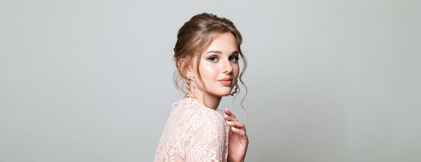 НСС Прическа за бала: Кои са актуалните визии?