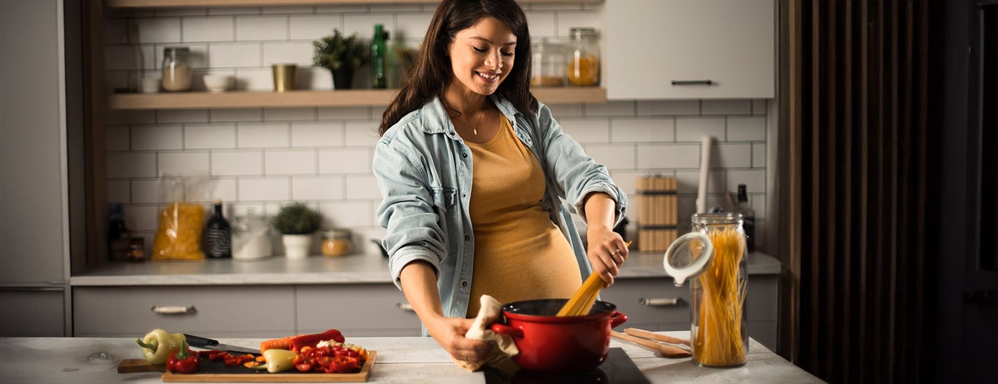 Какво трябва да знаем за храненето по време на бременност? Специалист разказва!