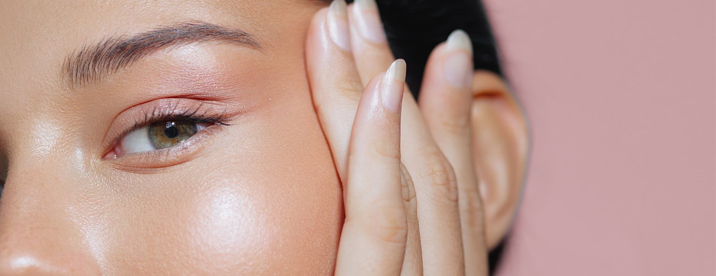 Frosted Glam: Елегантна зимна визия в студени тонове 