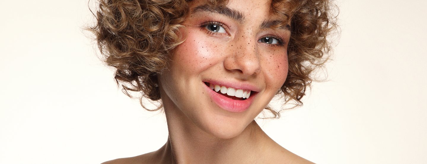 Sunset Blush: Ето как да постигнете актуалната грим визия!