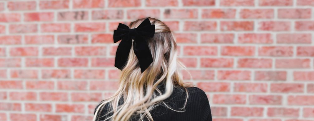 Hair bow тренд: 6 романтични визии с панделки за коса