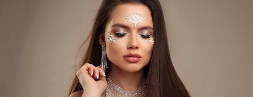 Бижута за лице: 5 съвета за блестяща парти визия