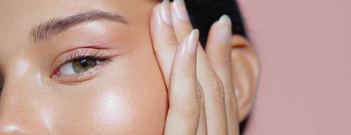 Frosted Glam: Елегантна зимна визия в студени тонове 