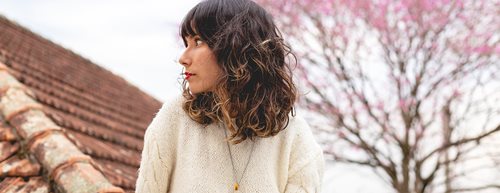 Messy Waves: Модерна прическа с естествени и небрежни вълни